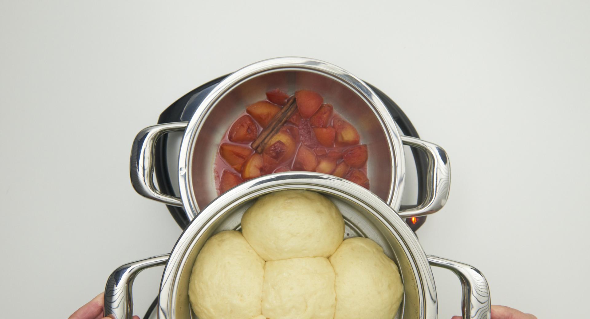 Dampfnudeln mit Früchtekompott