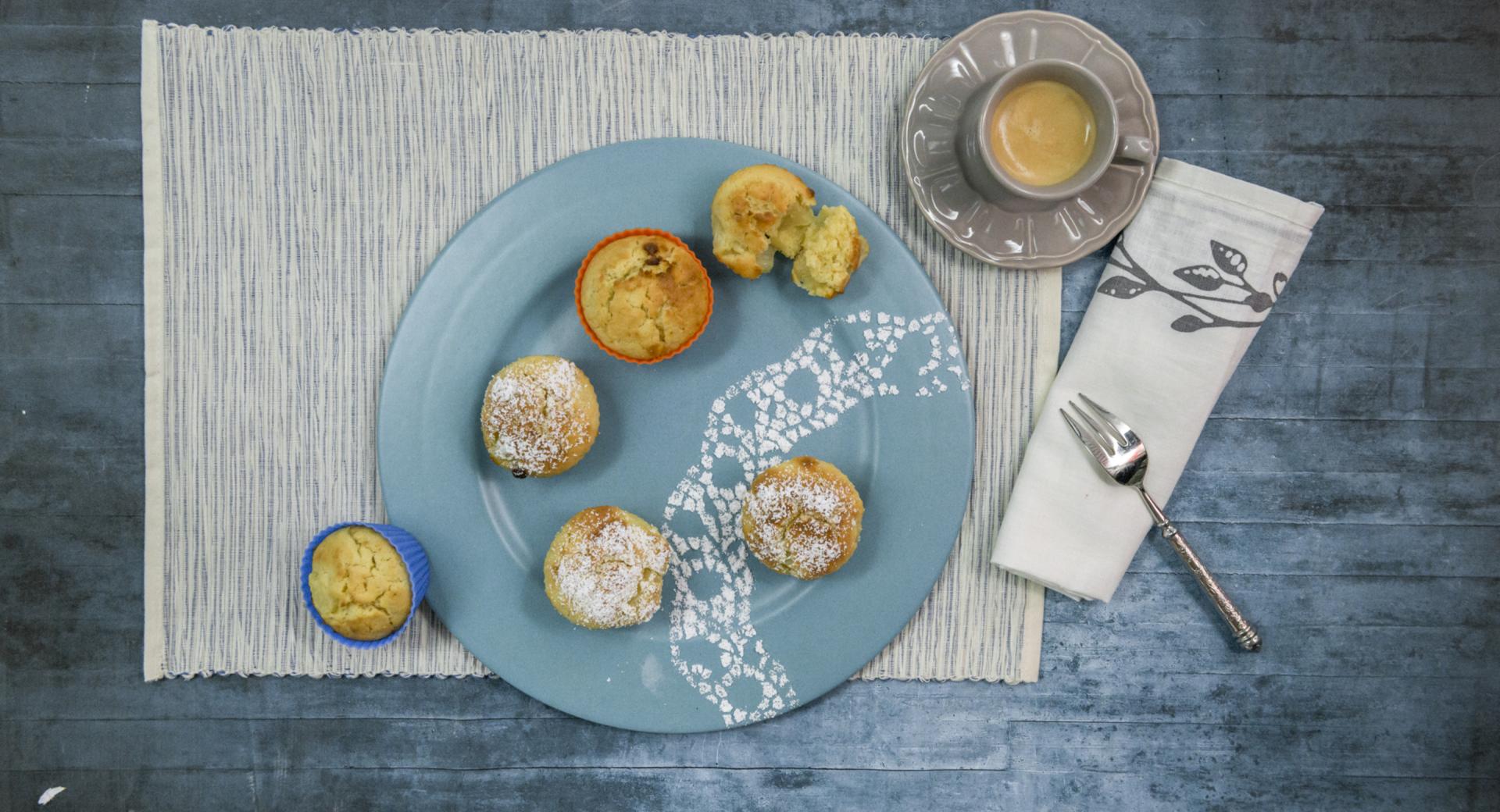 Muffins mit Ananas und weißer Schokolade