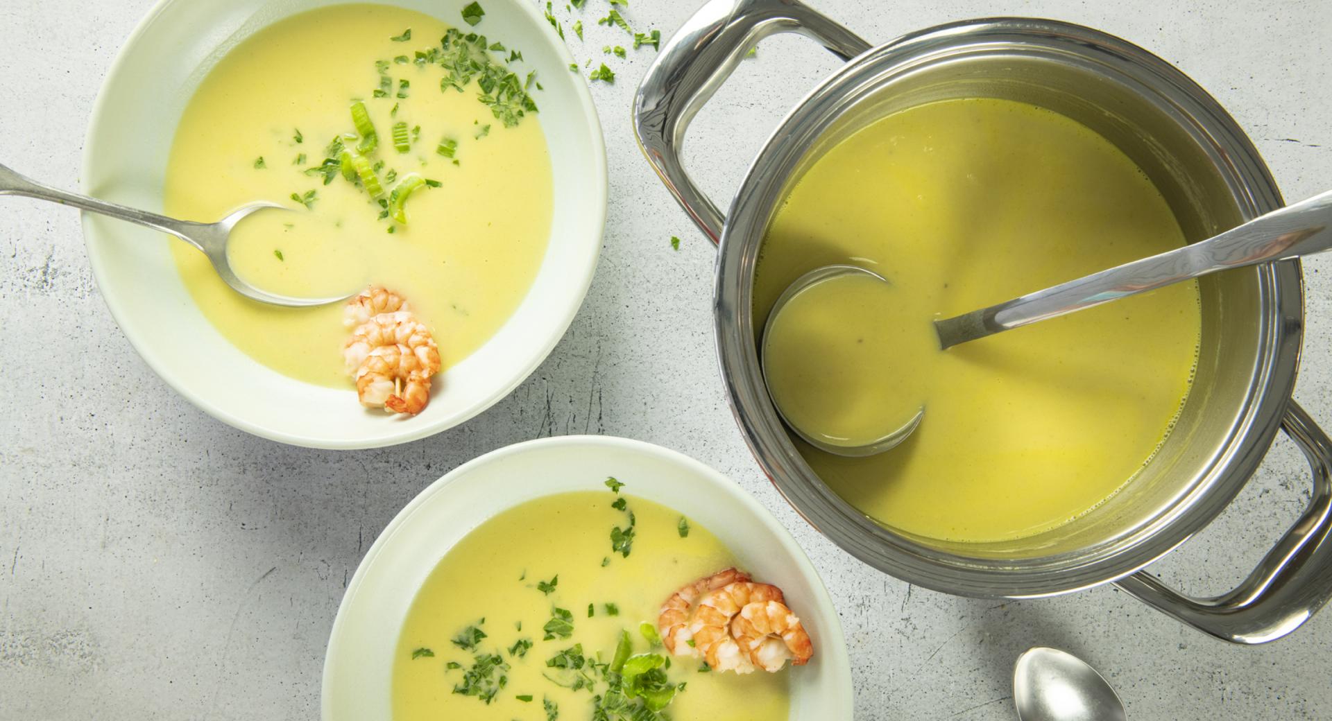 Selleriecremesuppe mit Garnelenspieß