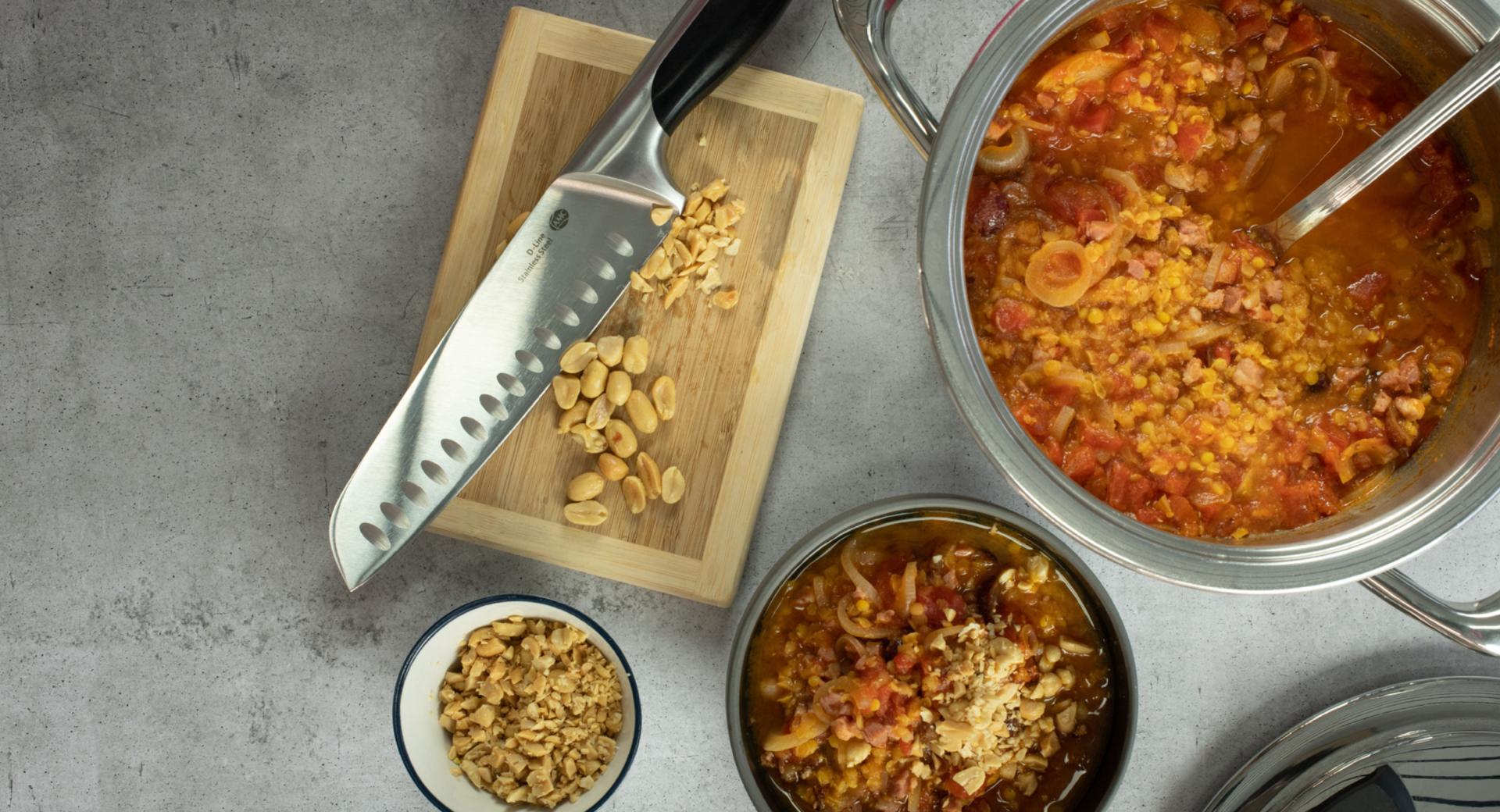 Linsensuppe mit Speck und Erdnüssen