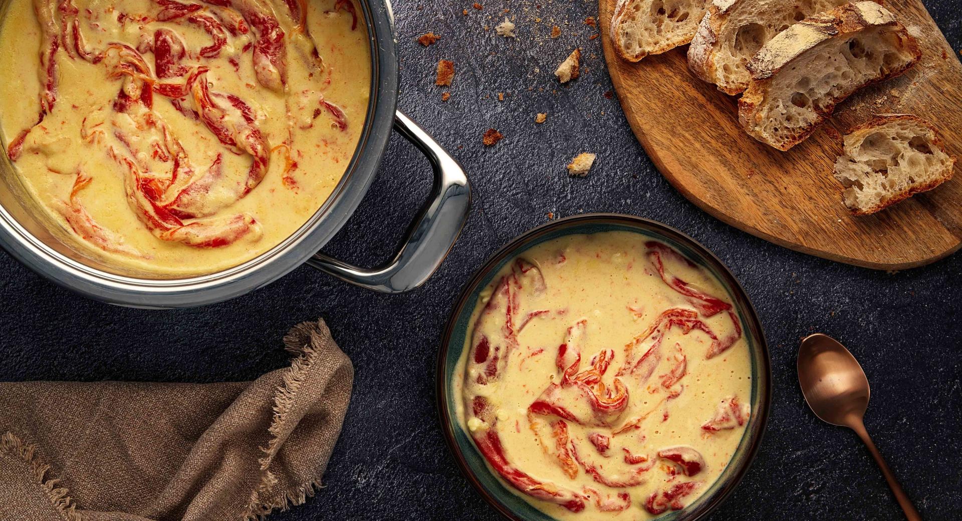 Spitzpaprika in Sahne (speca me mazë)
