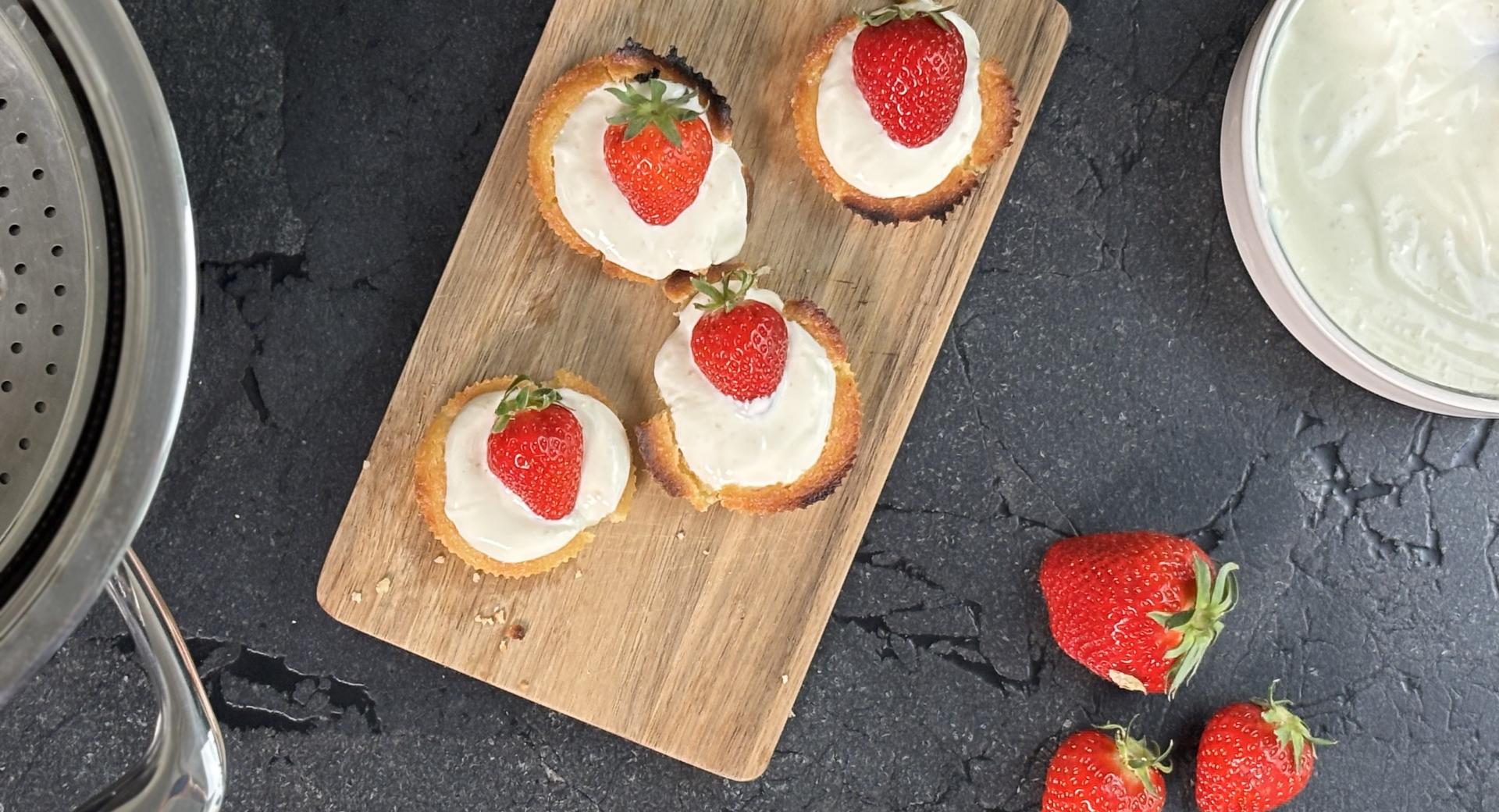 Erdbeertörtchen mit Zitronen-Joghurt-Creme
