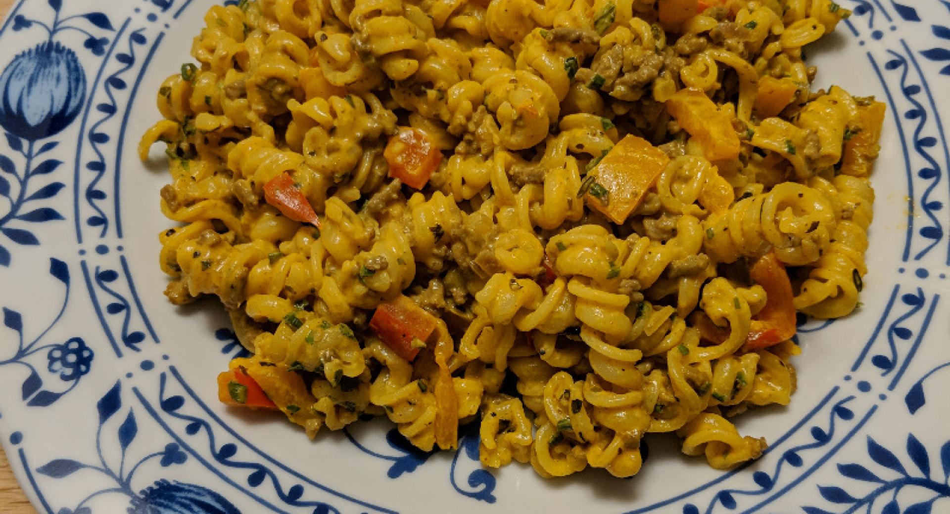 Pasta mit Käse-Hackfleisch-Soße