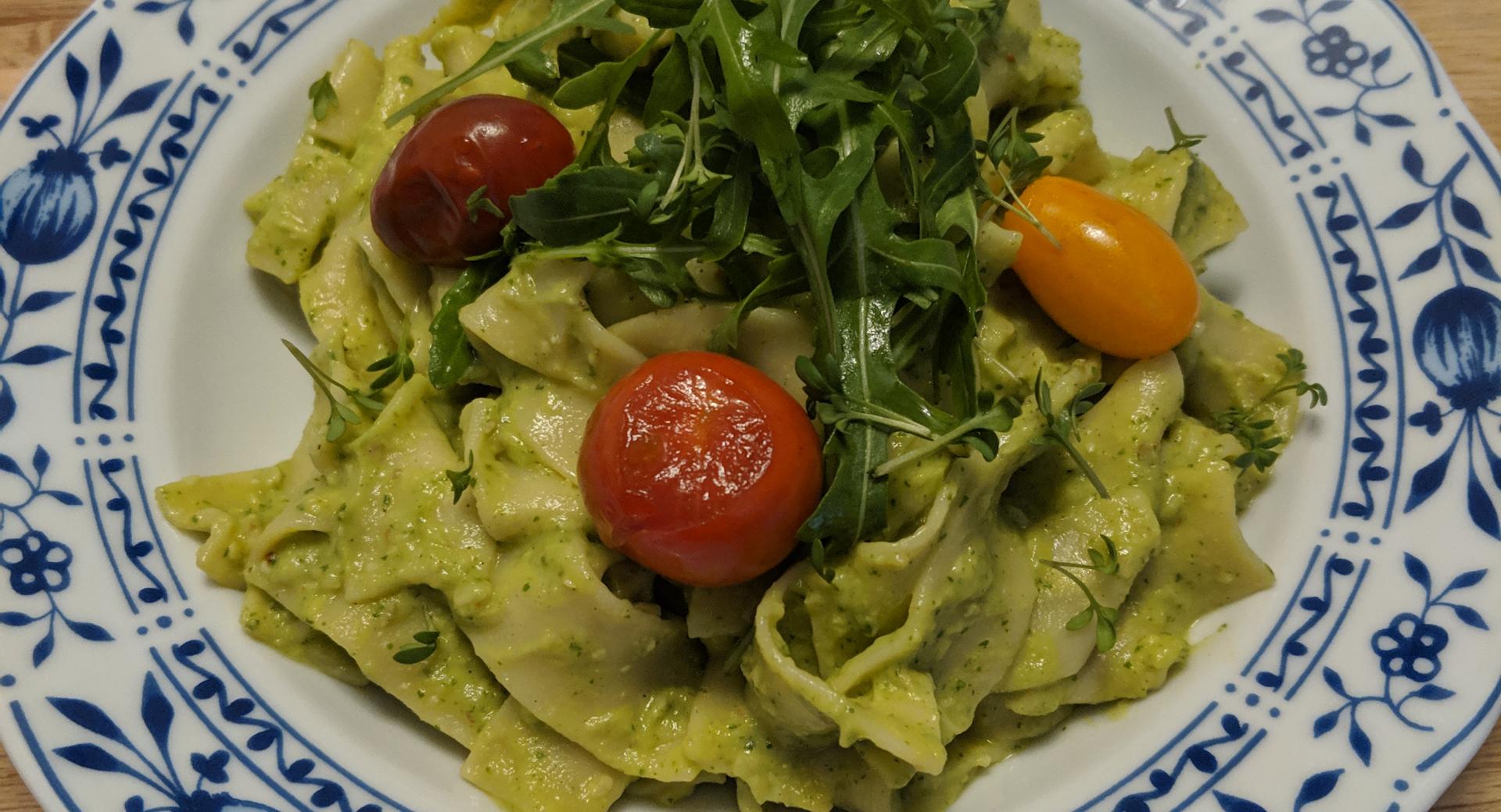 Pasta an Avocadopesto