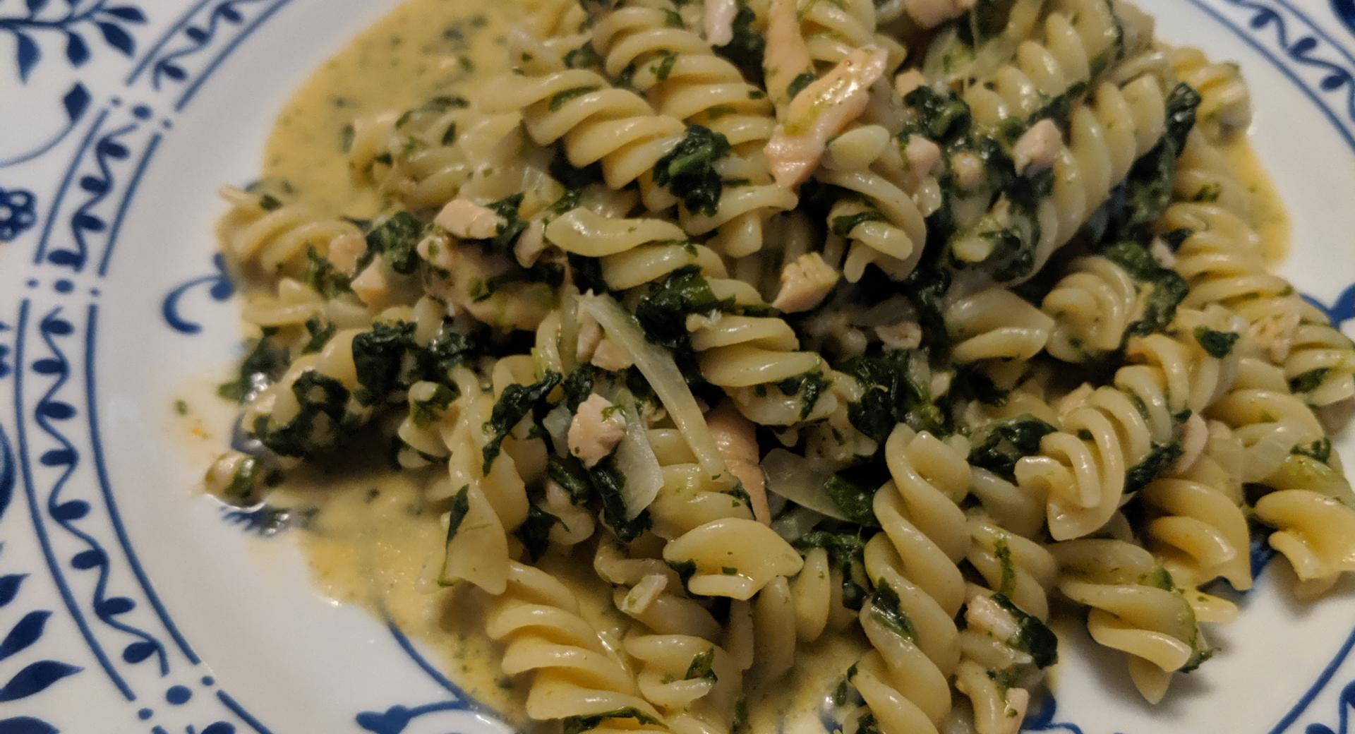 Pasta mit Lachs und Spinat