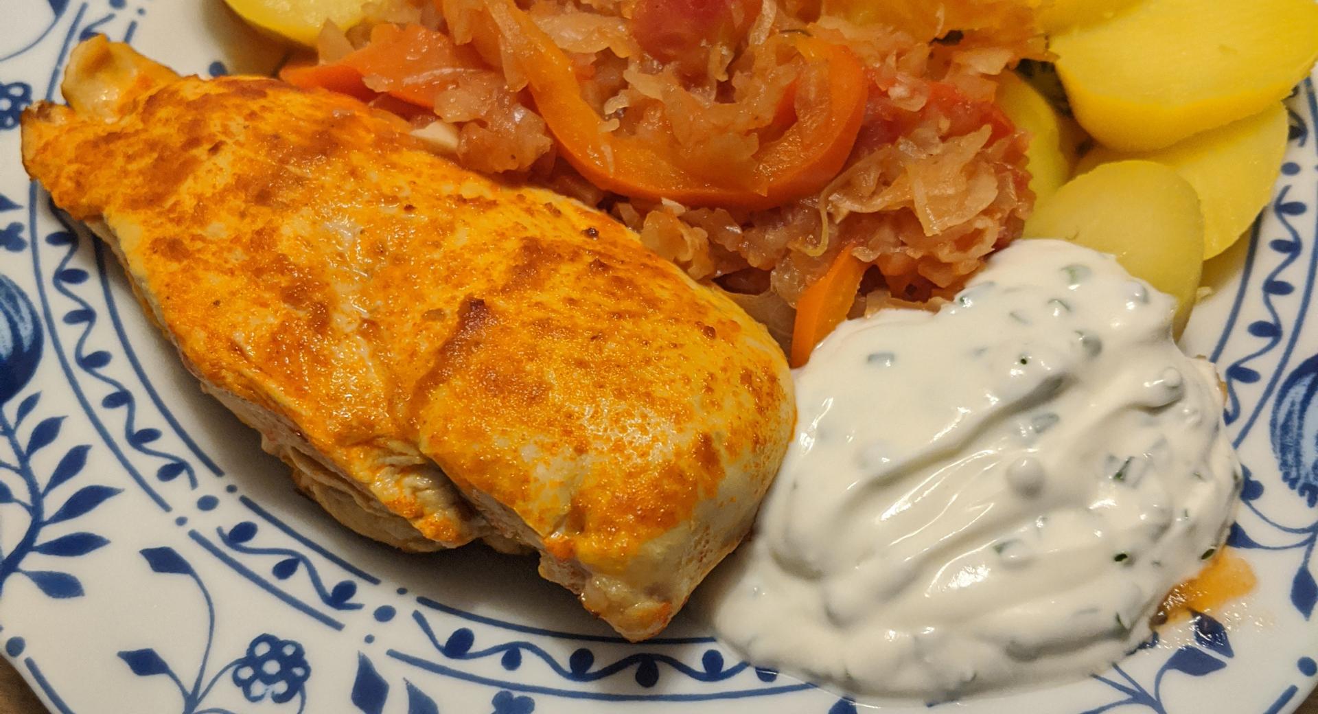 Hähnchenbrust mit Paprika-Tomaten-Kraut