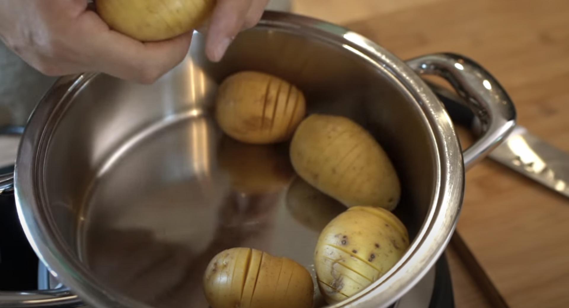 gebackene gefüllte Kartoffeln