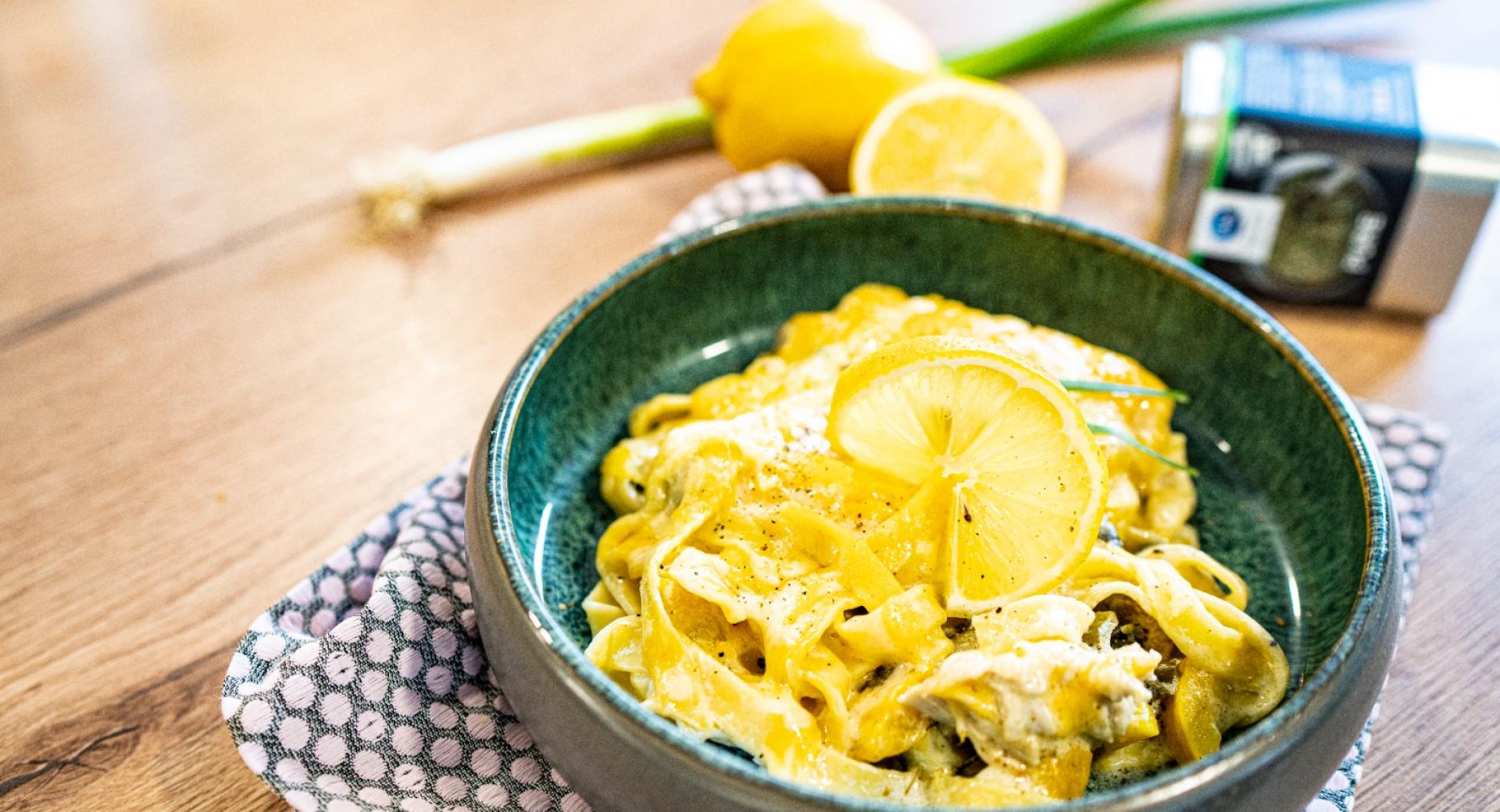 Frühlingshafte Pasta mit Zitronen-Ricotta-Soße