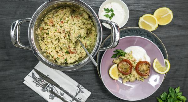 Gemüse-Couscous mit gratinierten Tomaten