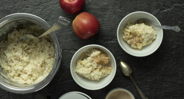 Milchreis mit Äpfeln und Mandeln