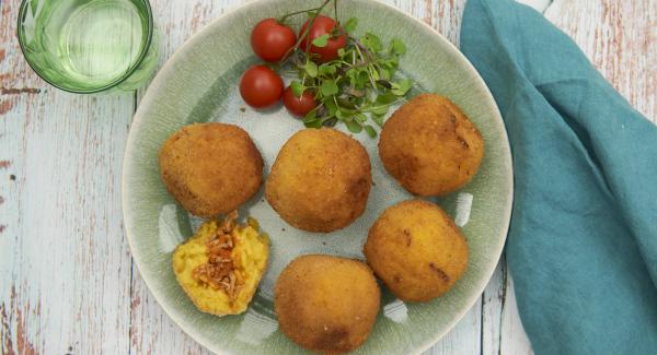 Arancini (Gefüllte Risottobällchen)