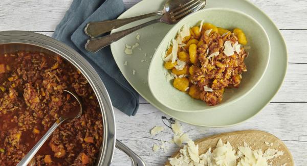 Kürbis-Gnocchi Bolognese