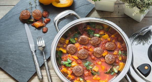 Hackbällchen in Tomatensauce