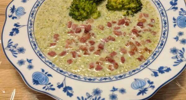 Brokkolisuppe mit Buttermilch