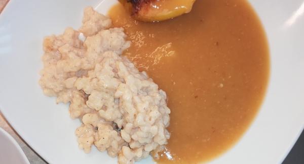 Bratapfel mit Milchreis und Fruchtpüree