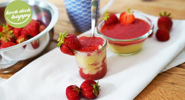 Vanillepudding mit Erdbeersoße