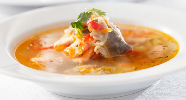 Mediterrane Gemüse-Fisch-Suppe