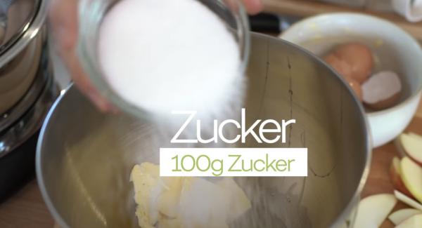 100g Zucker hinzugeben.