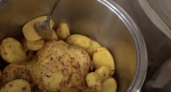 Nach ende der 15 Minuten den Secuquick öffnen und die Kartoffeln hineinlegen.