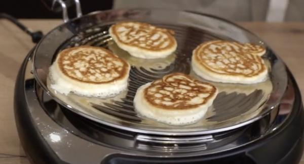 Wieder für jeweils einer Minute auf der oPan backen lassen.