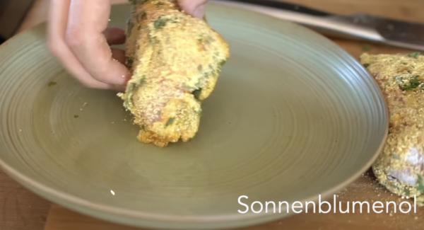 Die Cordon Bleu in Sonnenblumenöl wälzen.