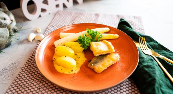 Zanderfilet mit Spargel und Sauce Hollandaise