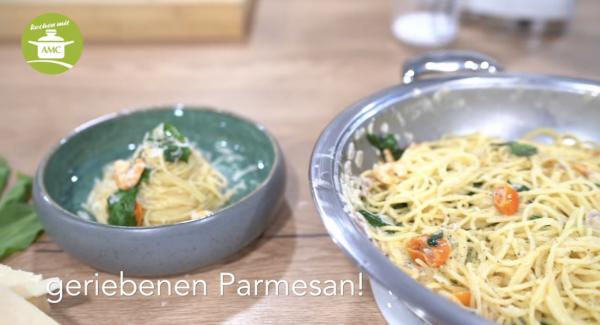 Mit Parmesan abschmecken.