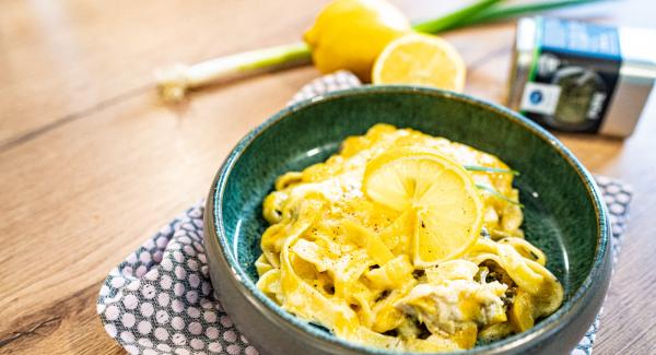 Frühlingshafte Pasta mit Zitronen-Ricotta-Soße