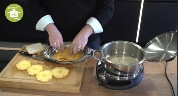 Toastbrot in der Eimaße schwenken und in Topf auf Stufe 6 mit zerlassener Butter geben und anbraten bis das Toastbrot von beiden Seiten Gold Braun ist, danach auf Stufe 2 runter drehen.