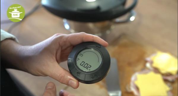 Navigenio auf den Kopf drehen und bei Stufe 2 für 2 Minuten, die Toastbrote Gold Braun backen
