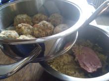 Bayrischer Bauernschmaus ( geselcht´s mit Semmelknödel und süß saures Kraut)