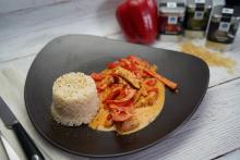 Hähnchengeschnetzeltes mit Paprika-Rahm-Soße