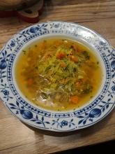 Einfache Gemüsesuppe mit Glasnudeln