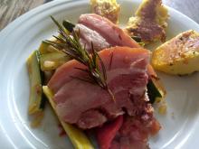 Tiroler Speck mit Ratatouille und Polentataler