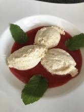 Topfennockerl mit Fruchtsauce