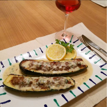 Gefüllte Zucchini in Zitronensauce