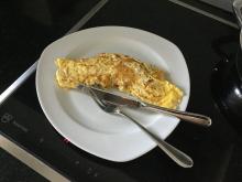 Omelette mit Gemüse-Kräuter-Wildreisfüllung