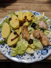 Balsamico-Hähnchen an Salat und Kartoffeln