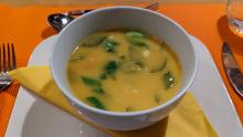 Möhren-Orangen-Suppe mit roten Linsen