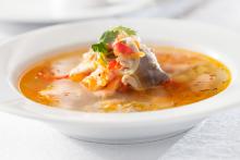 Mediterrane Gemüse-Fisch-Suppe