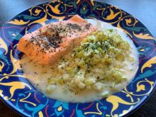 Gedämpftes Lachsfilet mit Lauch Kartoffel-Sauc