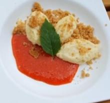 Topfenknödel mit Butterbrösel