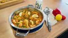 Einfache Paella mit Hähnchen und Meeresfrüchten