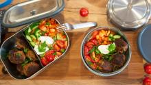 Meal Prep Rezept: Mini-Buletten mit Erbsenreis und frischem Gemüse