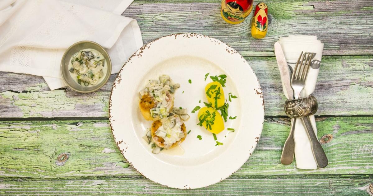 Fischfrikadellen mit Gurkensauce Fischfrikadellen mit Gurkensauce