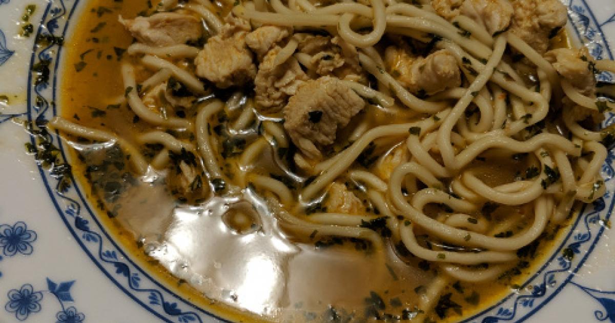 Einfache, schnelle Hühnersuppe nach Thai Art